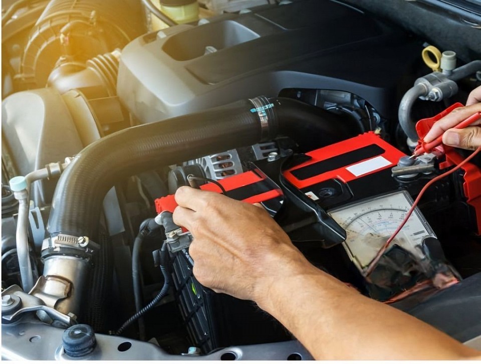 OUR EXPERT TECHNICIANS ARE READY TO PROVIDE THE EMERGENCY CAR BATTERY SERVICE YOU NEED